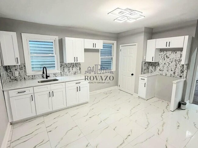 Building Photo - 206 12th Ave