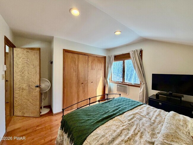 Building Photo - 811 Paddock Ct