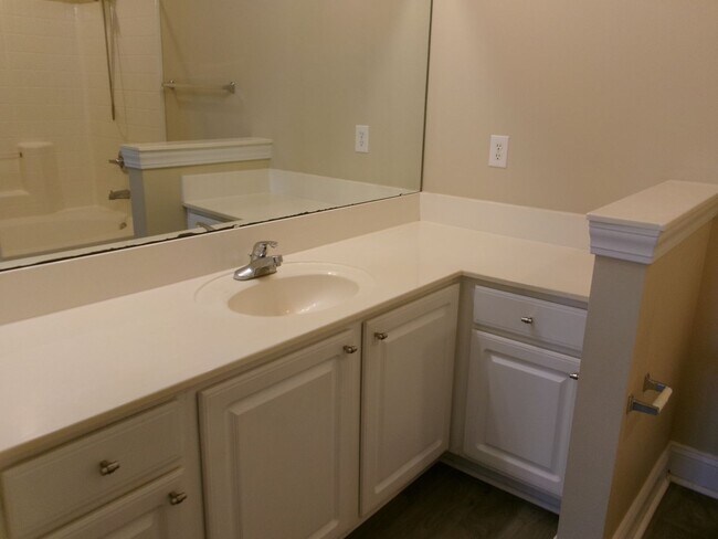 Building Photo - 110 Fountain Pointe Ln