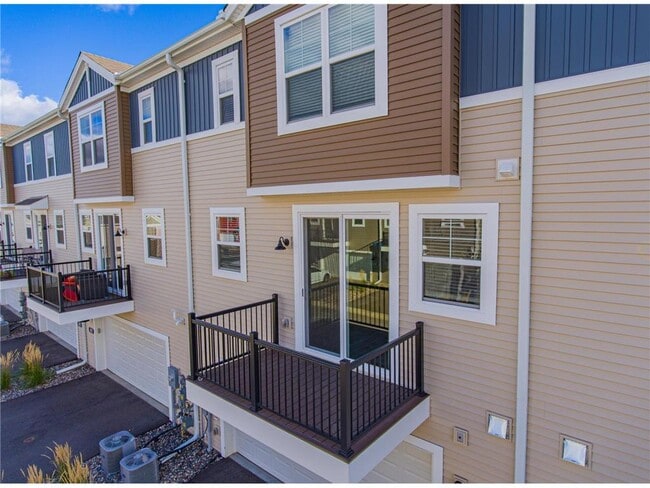 Building Photo - 855 Roselyn Dr