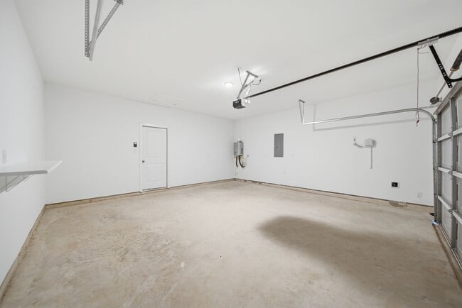 Building Photo - 610 Amber Fls Dr