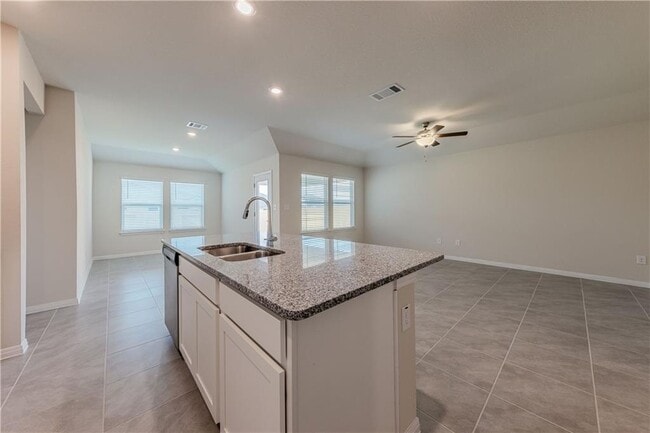 Building Photo - 13905 Heartland Dr