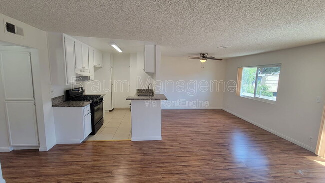 Building Photo - 14801 Delano St