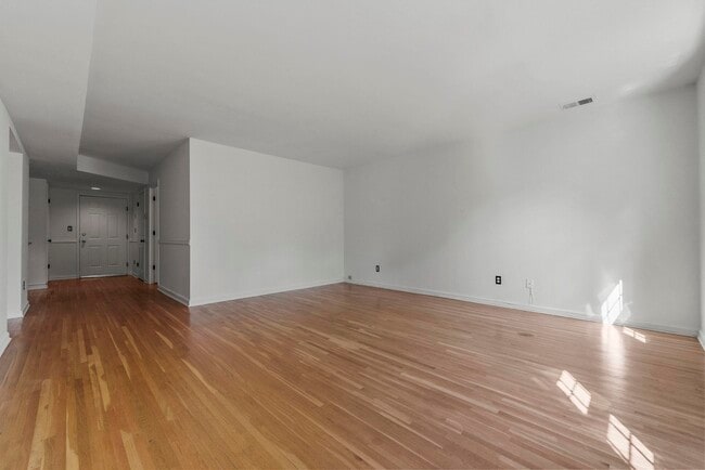 Building Photo - 456 9th St