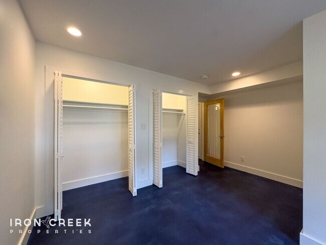 Building Photo - 12 Chateau Pl