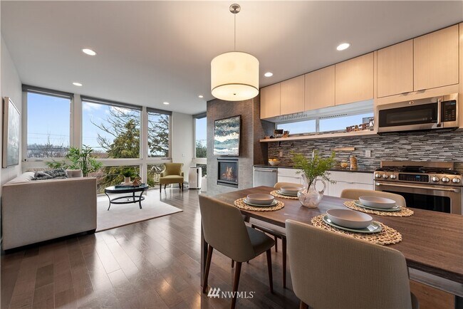 Building Photo - 2321 Boylston Ave E