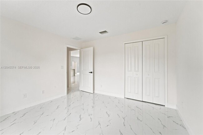 Building Photo - 5203 Birch Dr