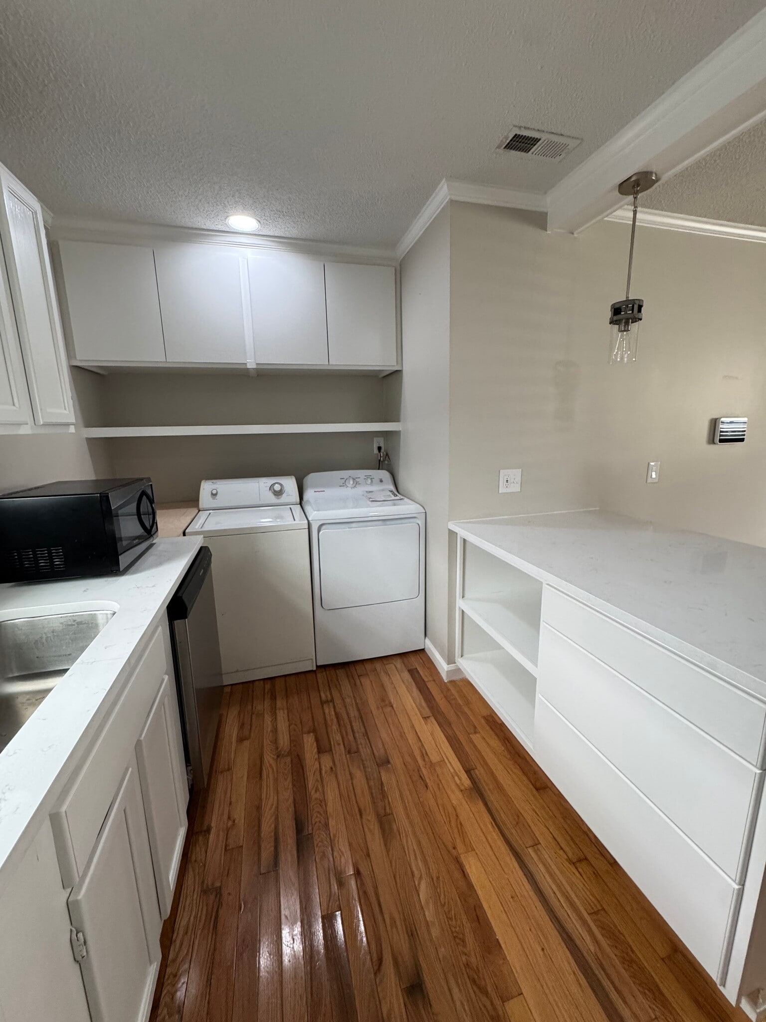 Fullsize W/D - 12 Larnes St