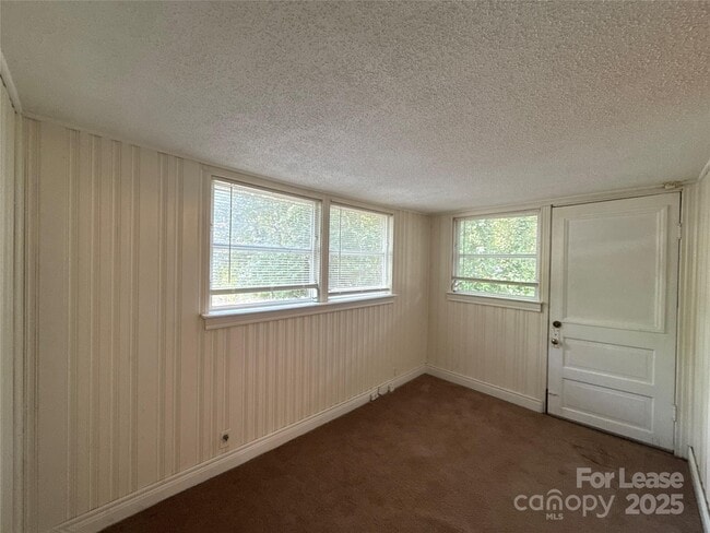 Building Photo - 2214 Floral Ave