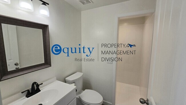 Building Photo - Newly Remodeled!
