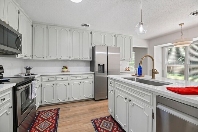 Building Photo - 2117 Semmes Dr