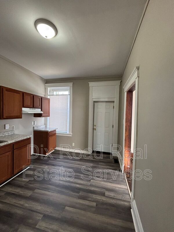 Building Photo - 810 Sunset Ave