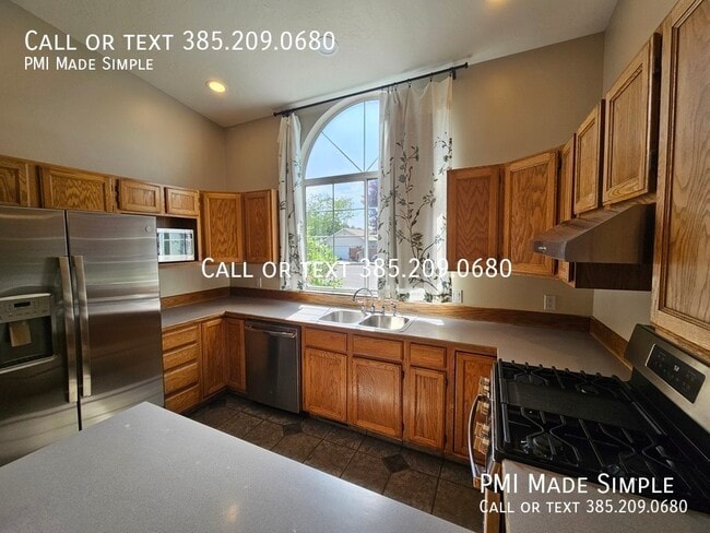 Building Photo - 81 S 220 W St