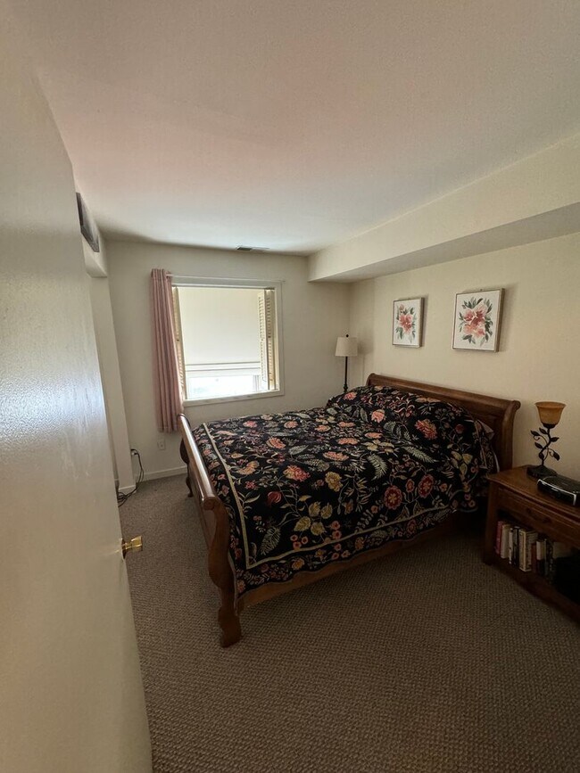 Building Photo - One Bedroom in Downtown Emmaus