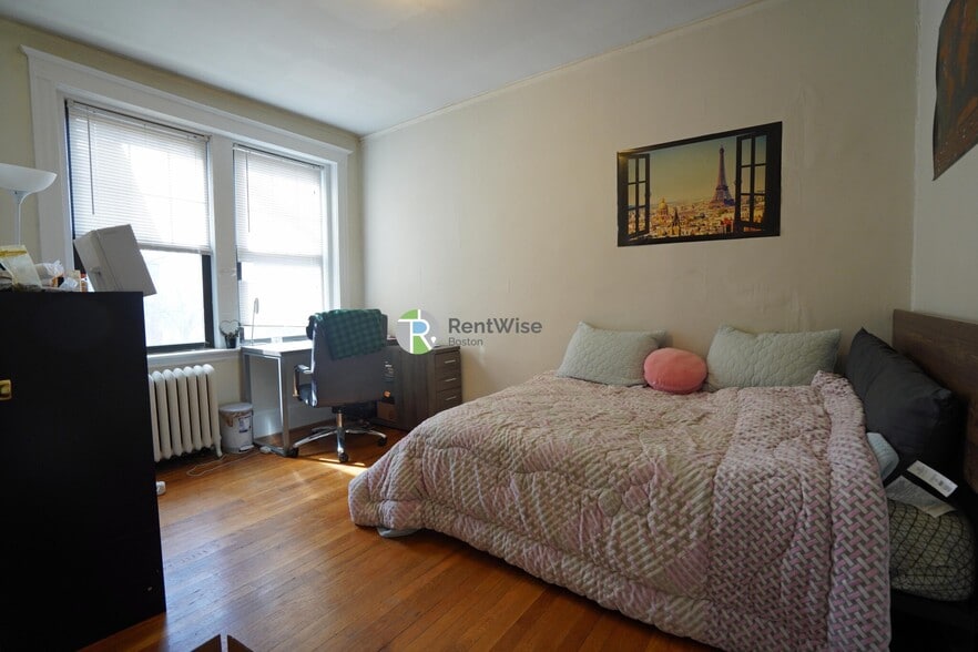 Building Photo - 294 Harvard St