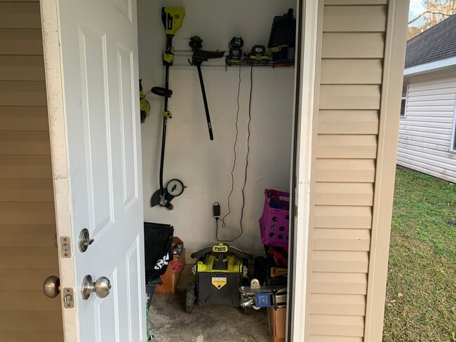 Building Photo - 17618 Avalon Terrace