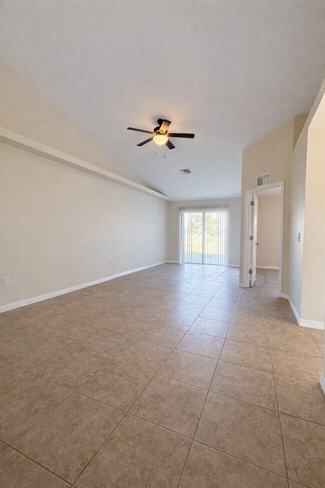 Building Photo - 2139/2141 SW 8TH PLACE