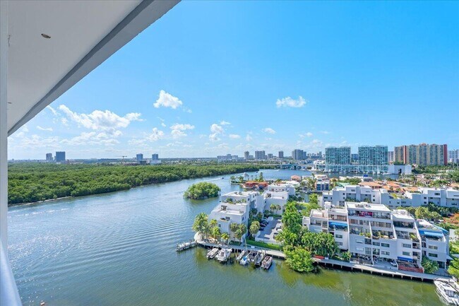 Building Photo - 400 Kings Point Dr