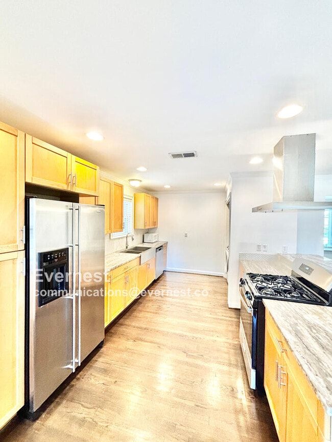 Building Photo - 6226 Saratoga Cir
