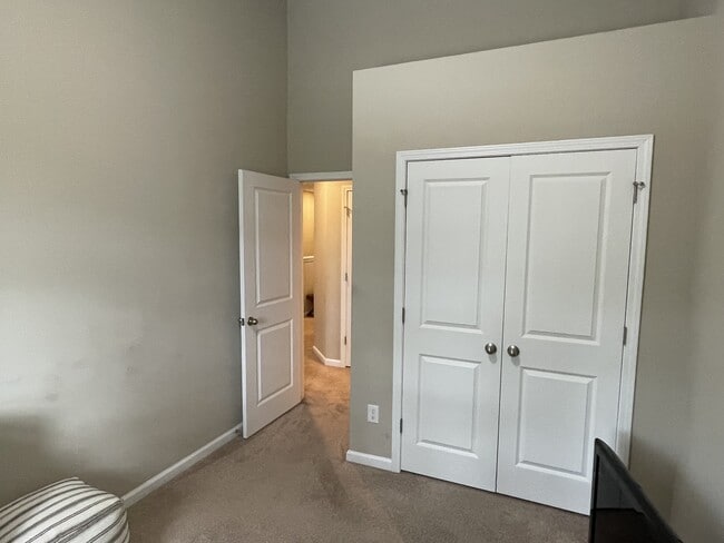 Building Photo - 609 Hilchot Dr