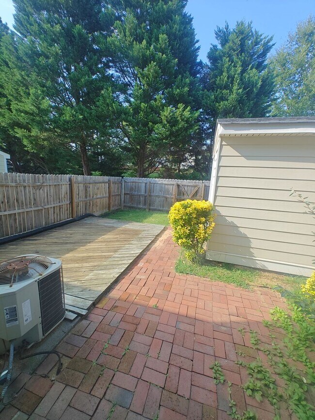Building Photo - 9321 Gildenfield Ct