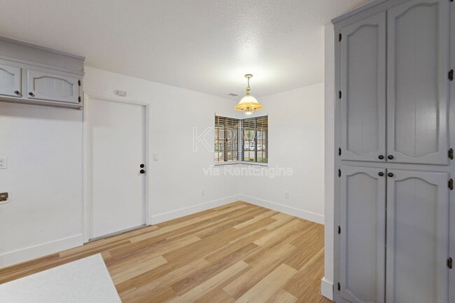 Building Photo - 9741 Treetop Dr