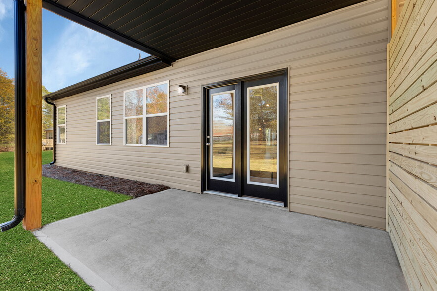 Cover back Patio - 170 Weaver Line