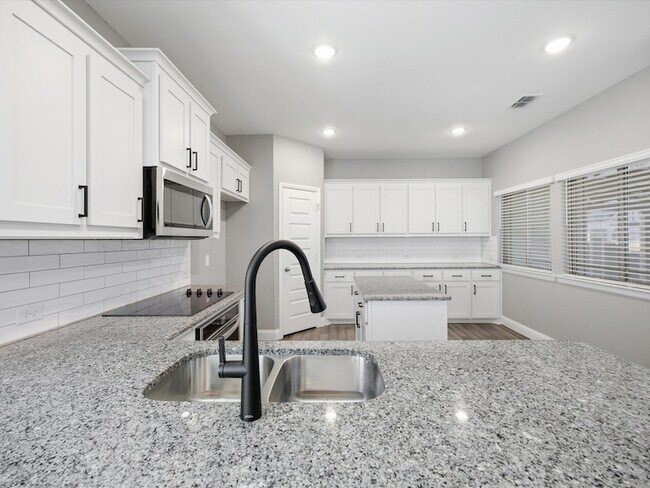 Building Photo - 701 Presidio St