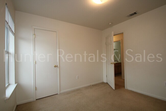 Building Photo - Heights Three-Bedroom Duplex!