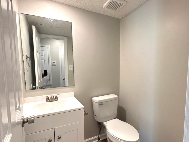 Building Photo - 1962 N Royal St