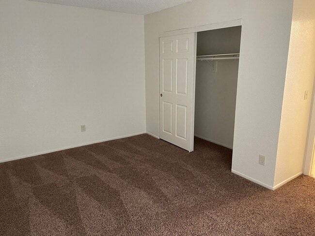 Building Photo - 2 Bedroom 1 Bath COMPLETELY REMODELED!