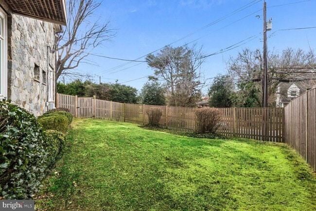 Building Photo - 5823 Goldsboro Rd