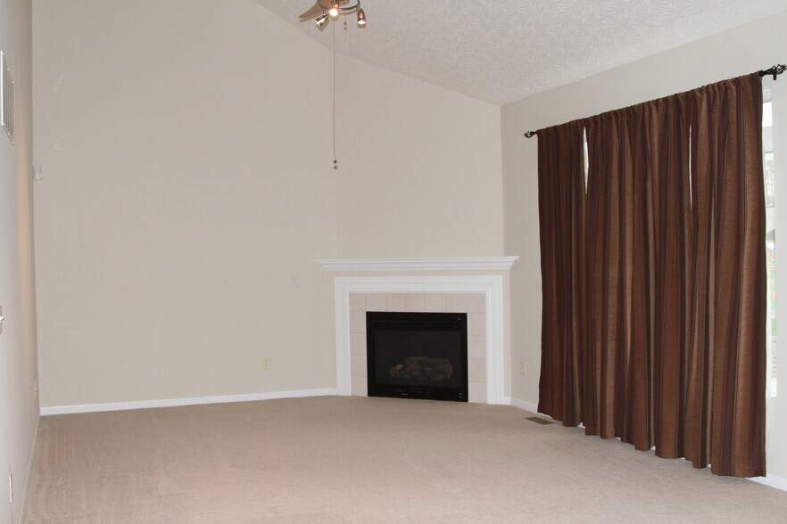 living room - 9168 Belvedere Ct