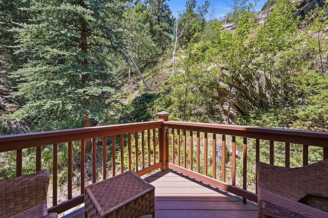 Building Photo - 551 Aspen Dr
