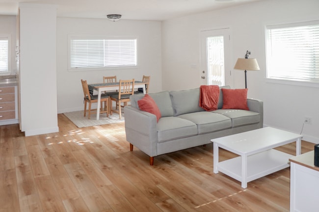 Building Photo - 571 Hill St