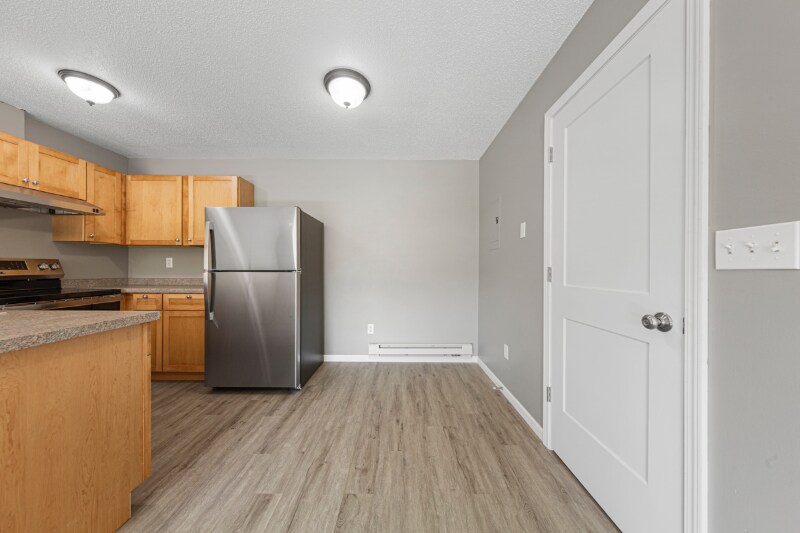 Building Photo - 1402 Division St W