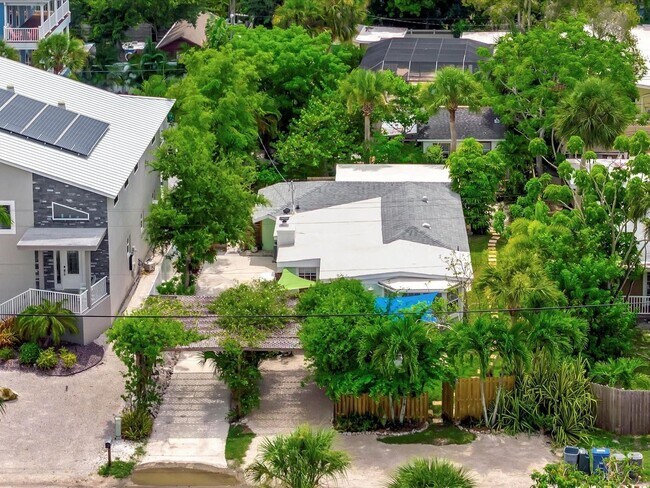 Building Photo - 5215 Calle De Costa Rica