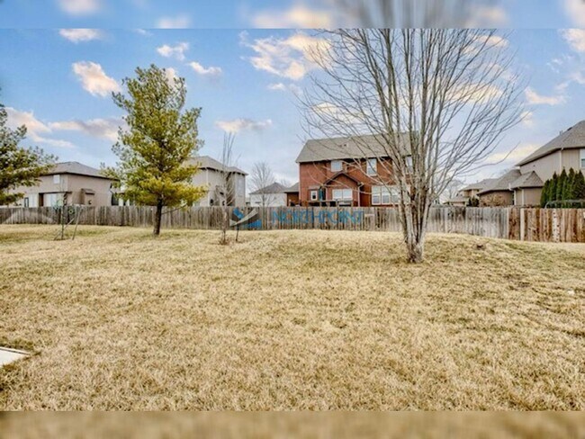 Building Photo - Spacious 4 beds 2.5 baths in Lees Summit