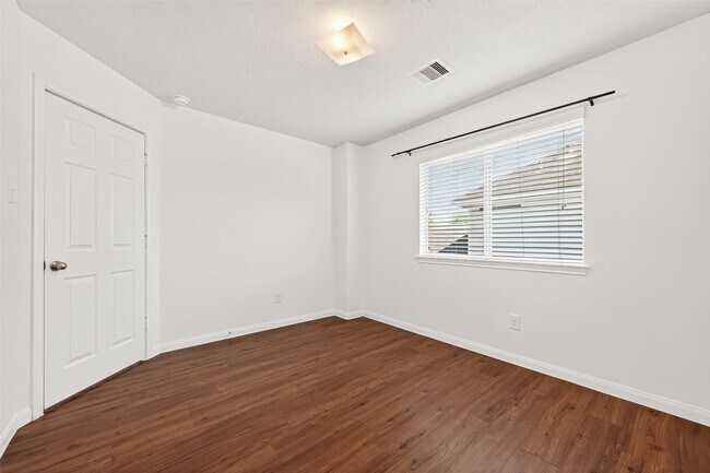 Building Photo - 5943 Stockholm Ct