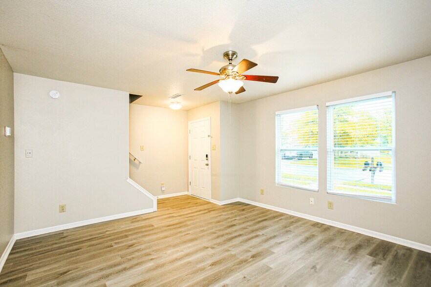 Building Photo - 15442 Gallow Ln