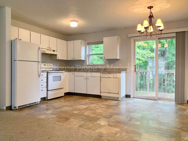 Building Photo - 1324 S Hanover St