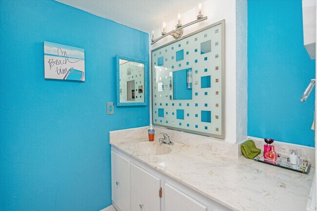 Building Photo - Fully Furnished 2-Bedroom, 2-Bath Beachfront Condo