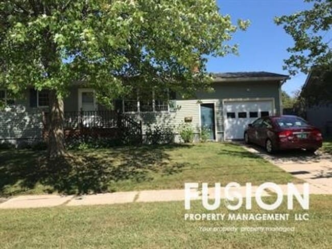 Building Photo - Spacious 3-Bedroom Home with POOL, Garage & Fenced Yard – New North End