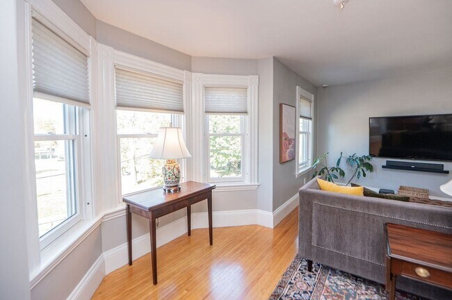 Building Photo - 57 Summer St