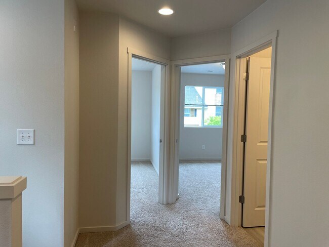 Building Photo - Spacious Vancouver Home in Cul-De-Sac With A Loft & Premium Deck!