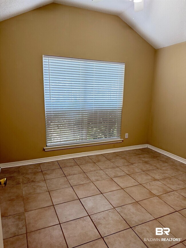 Building Photo - 406 Belle Chase Ct N
