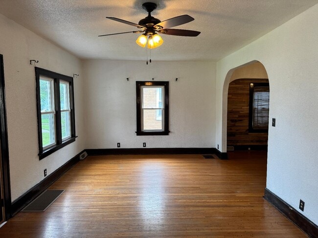 Building Photo - 2415 N Grand Ave