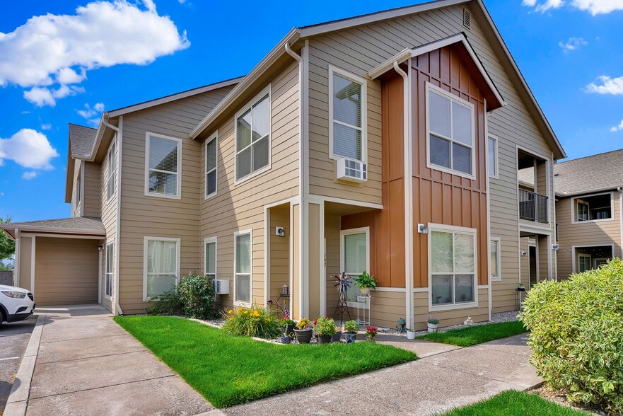 Building Photo - Fairway Meadows