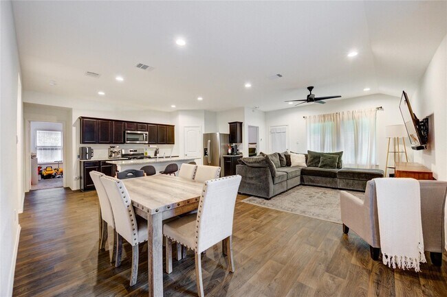 Building Photo - 21577 Starry Night Dr