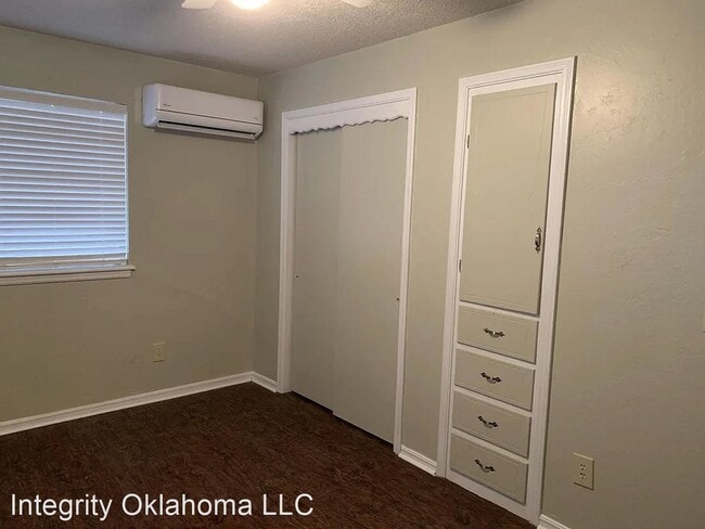 Building Photo - 2 br, 1 bath House - 4611 N. Wheeler Ave